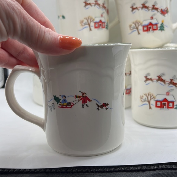 Pfaltzgraff snow village Mugs and creamer sugar Set - Picture 6 of 11